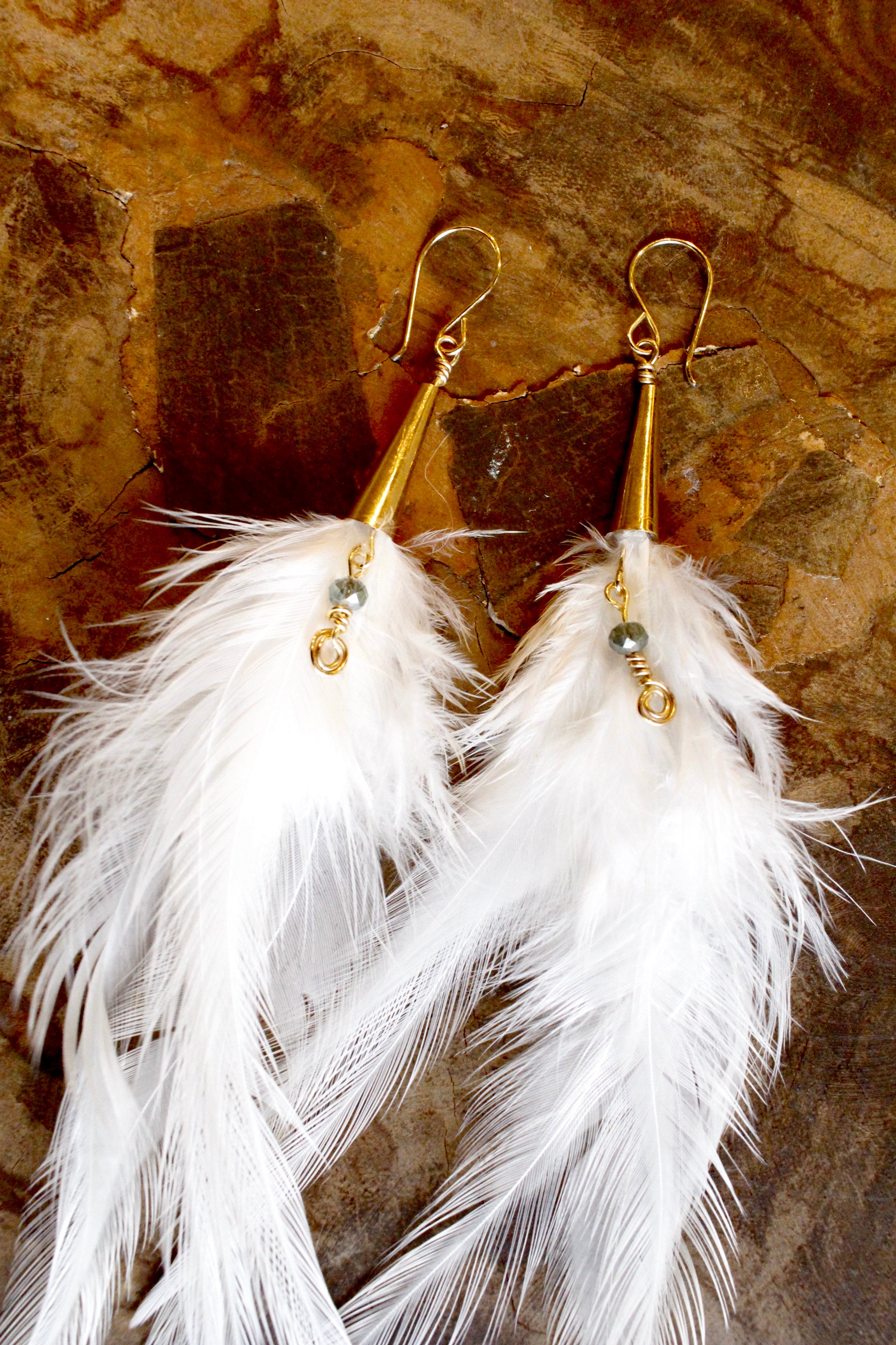 momolico Peach Lico gold feather earrings can be changed to clip style -  Shop momolico handmade Earrings & Clip-ons - Pinkoi