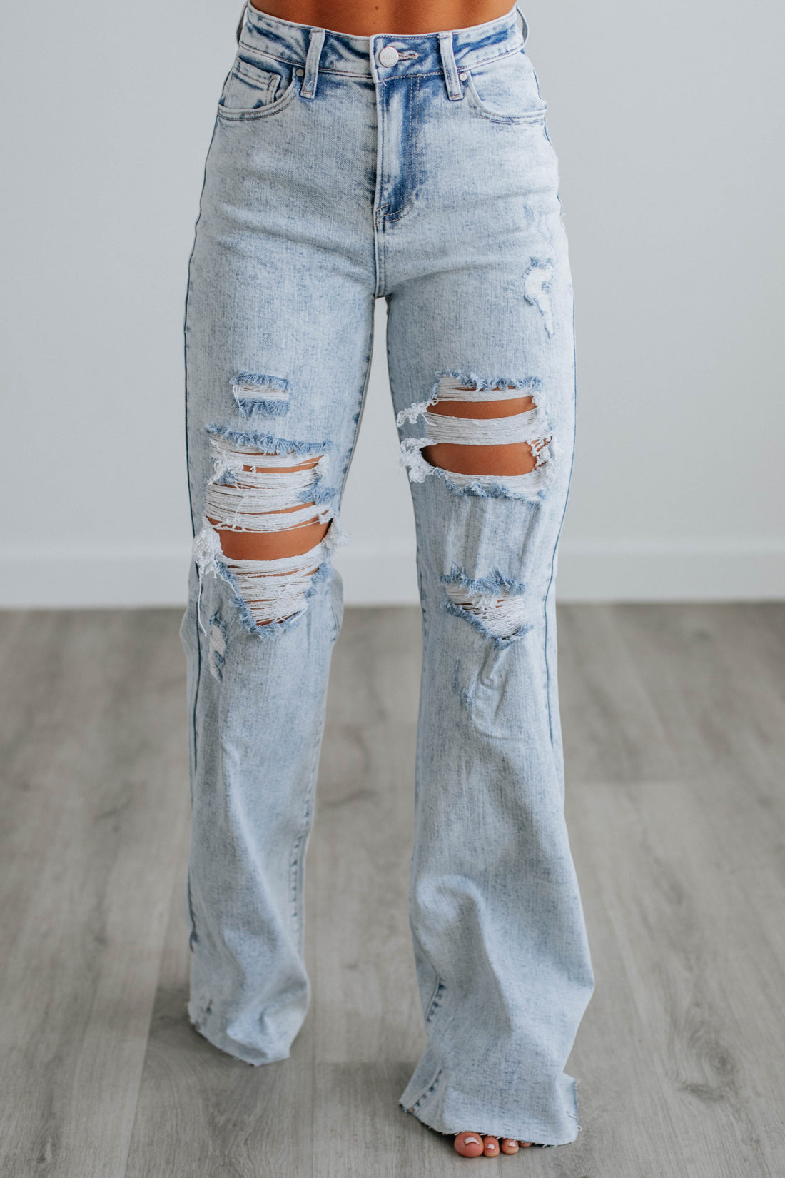 Light Wash Risen Jeans for Women